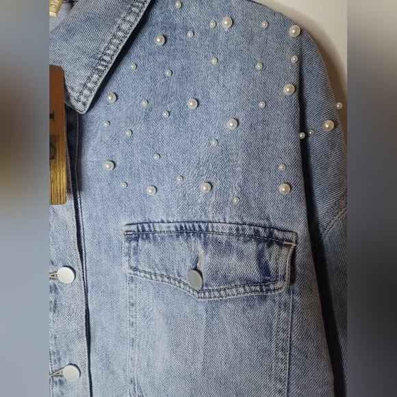 Pearl Studded Denim Shirt/Jacket. Sz M. NWT - Picture 3 of 6